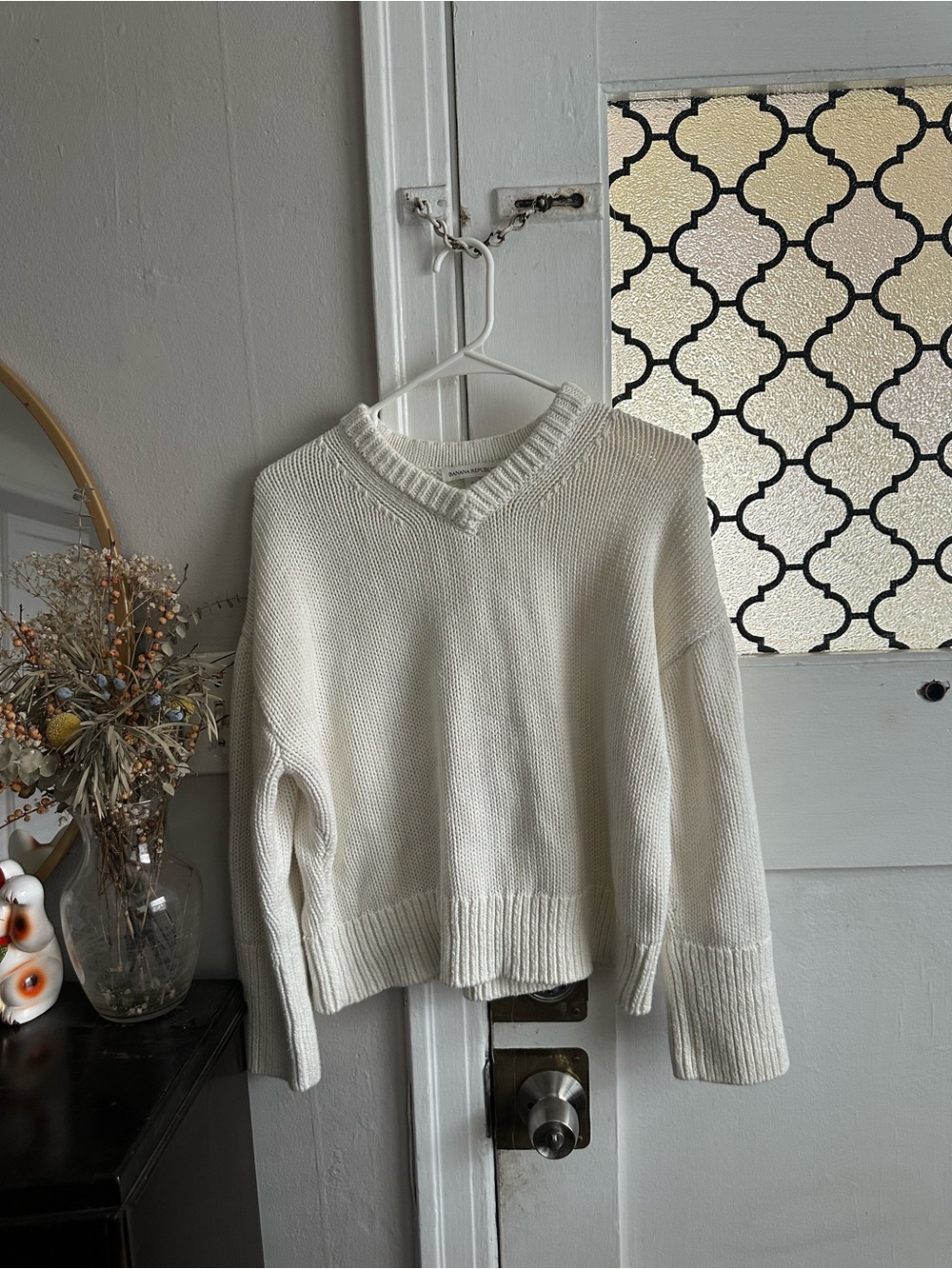 Banana Republic Cream V-Neck Knit Sweater